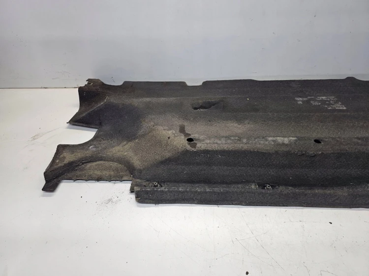 OSŁONA PODWOZIA ŚRODKOWA PRAWA DUŻA AUDI Q3 8U 8U0825208