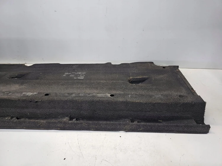 OSŁONA PODWOZIA ŚRODKOWA PRAWA DUŻA AUDI Q3 8U 8U0825208