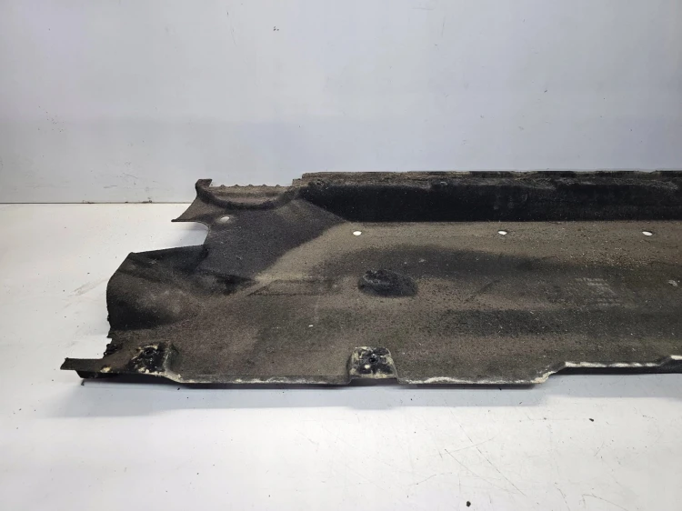 OSŁONA PODWOZIA ŚRODKOWA PRAWA DUŻA AUDI Q3 8U 8U0825208