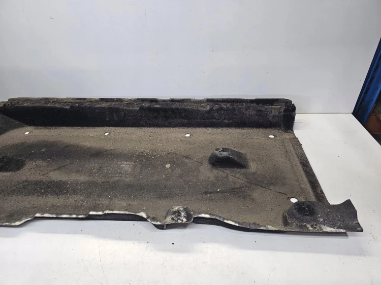 OSŁONA PODWOZIA ŚRODKOWA PRAWA DUŻA AUDI Q3 8U 8U0825208
