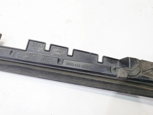 KIEROWNICA POWIETRZA Z PASA PRZEDNIEGO GÓRNA AUDI A4 B9 A5 8W 8W0121292B