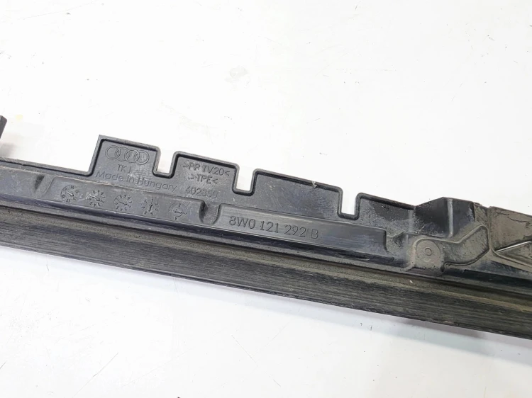 KIEROWNICA POWIETRZA Z PASA PRZEDNIEGO GÓRNA AUDI A4 B9 A5 8W 8W0121292B