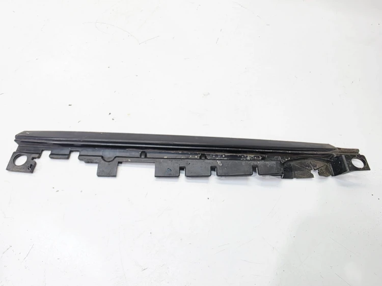 KIEROWNICA POWIETRZA Z PASA PRZEDNIEGO GÓRNA AUDI A4 B9 A5 8W 8W0121292B