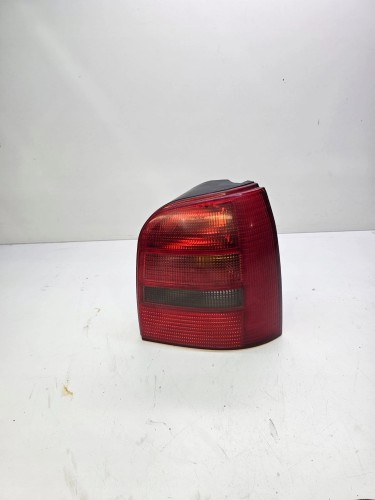 LAMPA PRAWY TYŁ W BŁOTNIK AUDI A4 B5 AVANT 8D9945096A