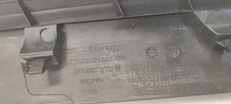 OSŁONA PROGU PRAWA AUDI A4 B8 8K1867272B