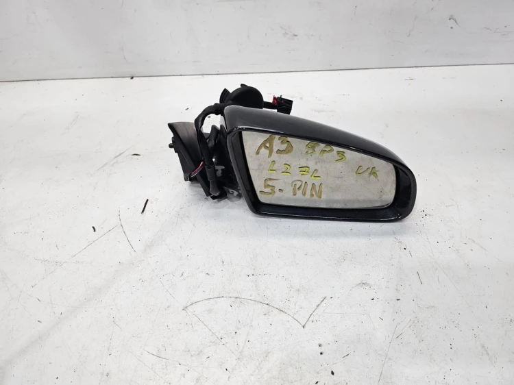 LUSTERKO ZENĘTRZNE PRAWY PRZÓD AUDI A3 8P 8P3 LZ7L UK
