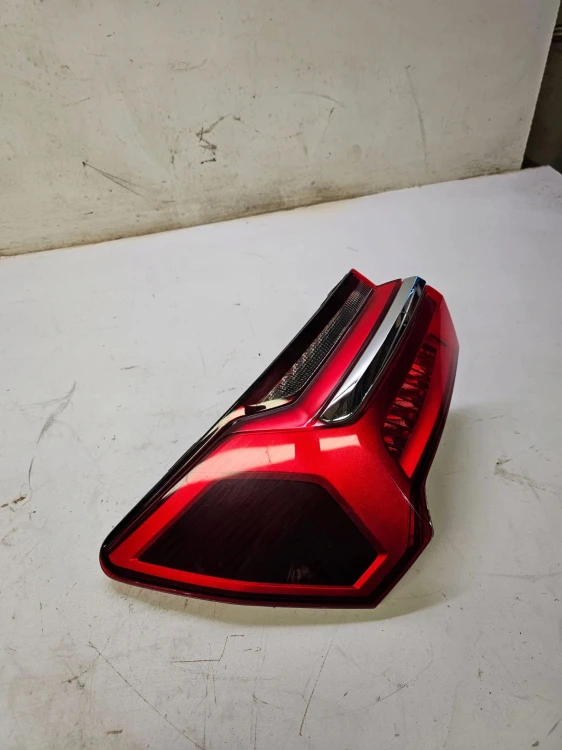 LAMPA LEWY TYŁ BŁOTNIK AUDI A6 C8 4K5945069