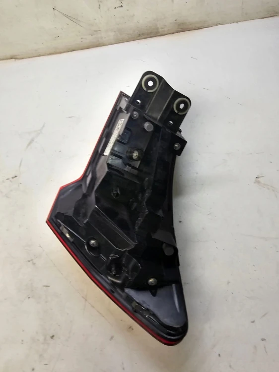 LAMPA LEWY TYŁ BŁOTNIK AUDI A6 C8 4K5945069