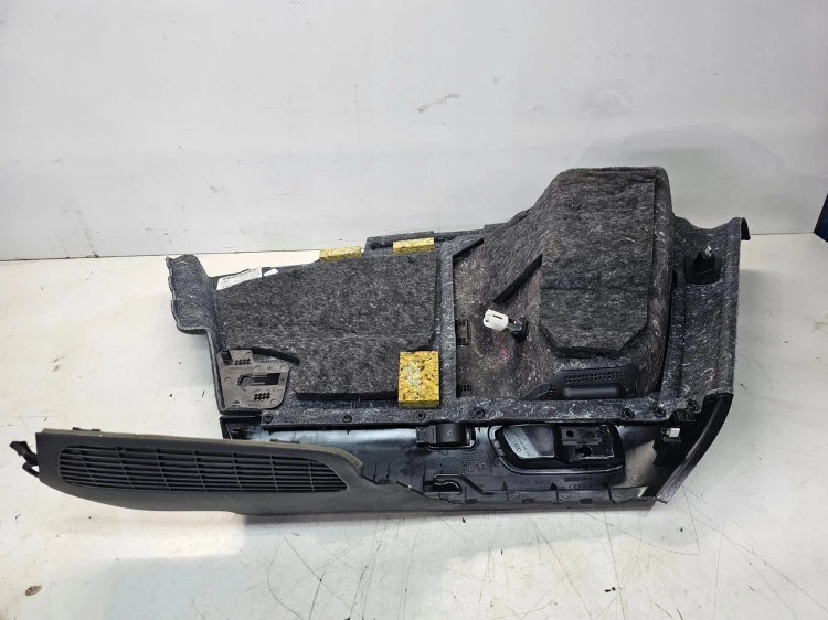 BOCZEK BAGAŻNIKA PRAWY AUDI Q5 8R 8R0863880L
