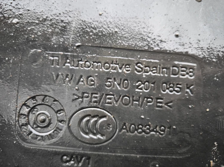 BAK ZBIORNIK PALIWA AUDI A3 Q3 8U VW 2.0 TDI QUATTRO ORYGINAŁ !!!