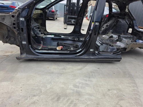 ĆWIARTKA PRÓG SŁUPEK A SŁUBEK B AUDI A3 8V SPORTBACK 5-DRZWI LEWA STRONA