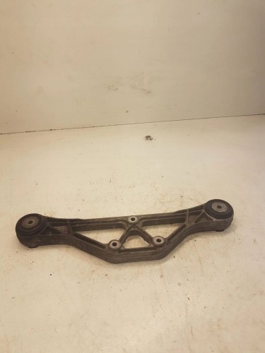 ŁAPA WSPORNIK MOSTU AUDI A8 D3 LIFT 4E0599285A