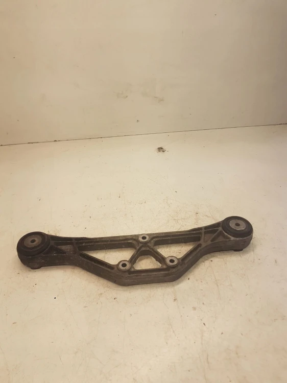 ŁAPA WSPORNIK MOSTU AUDI A8 D3 LIFT 4E0599285A