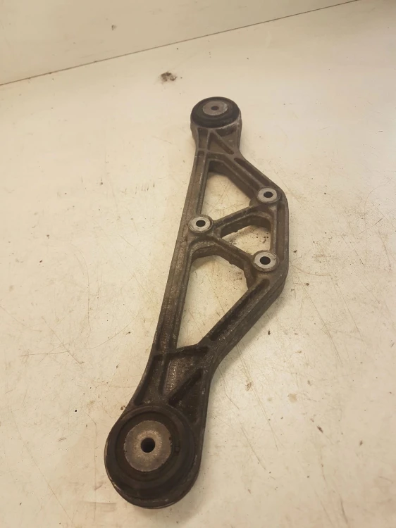 ŁAPA WSPORNIK MOSTU AUDI A8 D3 LIFT 4E0599285A