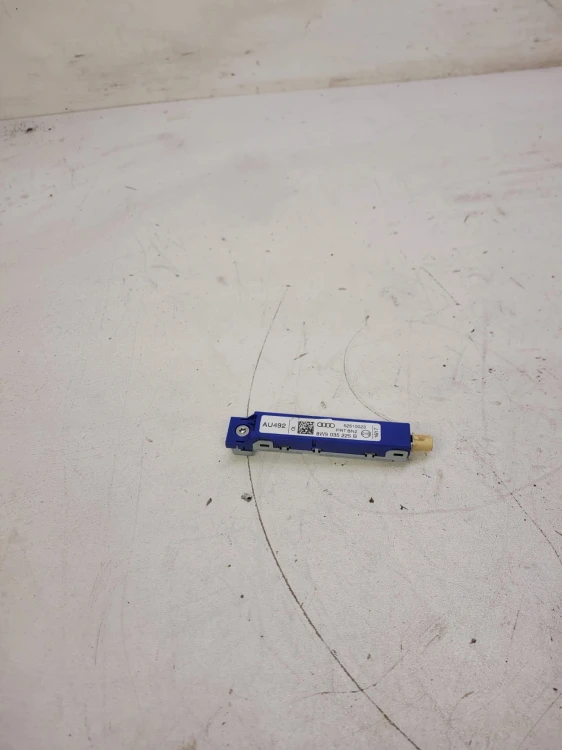 WZMACNIACZ ANTENOWY AUDI A4 B9 A5 F5 8W9035225B