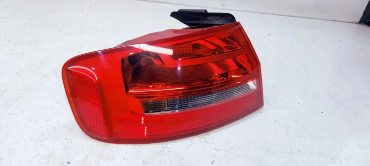 LAMPA LEWY TYŁ W BŁOTNIK AUDI A4 B8 LI 8K5945095AA