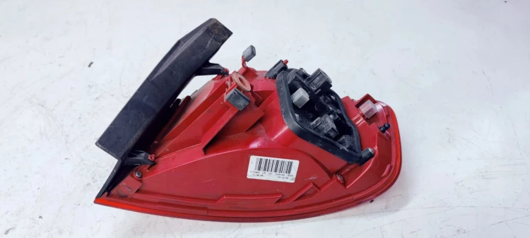 LAMPA LEWY TYŁ W BŁOTNIK AUDI A4 B8 LI 8K5945095AA