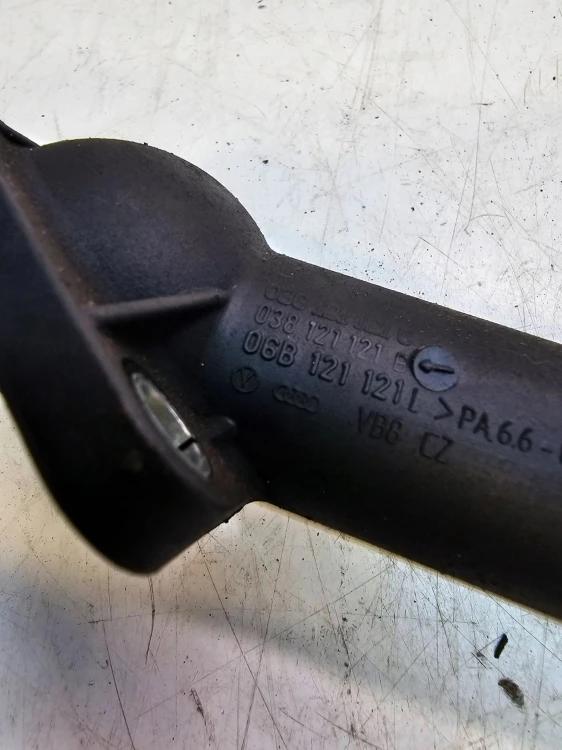 KRÓCIEC WODY AUDI A4 B7 2.0 TDI BPW 038121121G