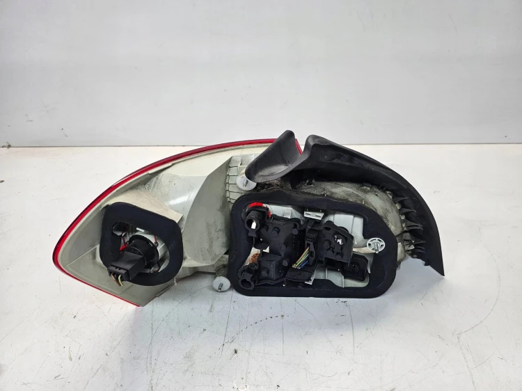LAMPA PRAWY TYŁ BMW 1 CABRIO E88 63214869810