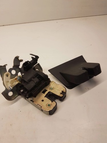 ZAMEK KLAPY TYŁ AUDI A3 A4 B8 A5 A6 A8 8K9827505