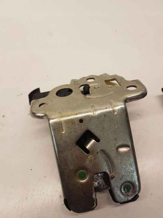 ZAMEK KLAPY TYŁ AUDI A3 A4 B8 A5 A6 A8 8K9827505