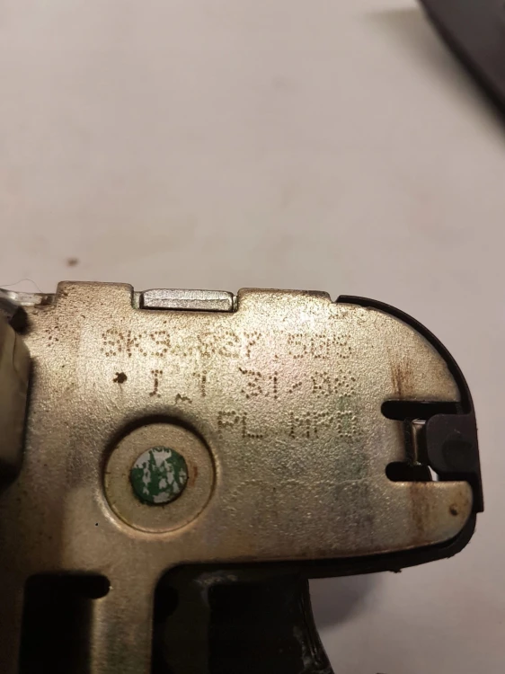 ZAMEK KLAPY TYŁ AUDI A3 A4 B8 A5 A6 A8 8K9827505