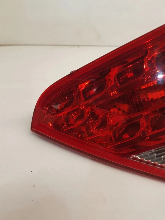 LAMPA PRAWY TYŁ Z KLAPY AUDI A5 COUPE 8T0945094A