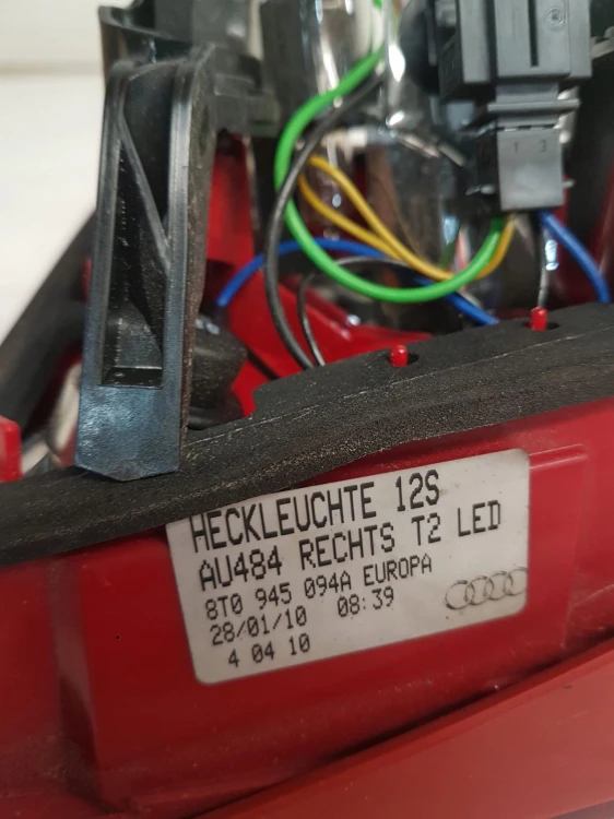 LAMPA PRAWY TYŁ Z KLAPY AUDI A5 COUPE 8T0945094A