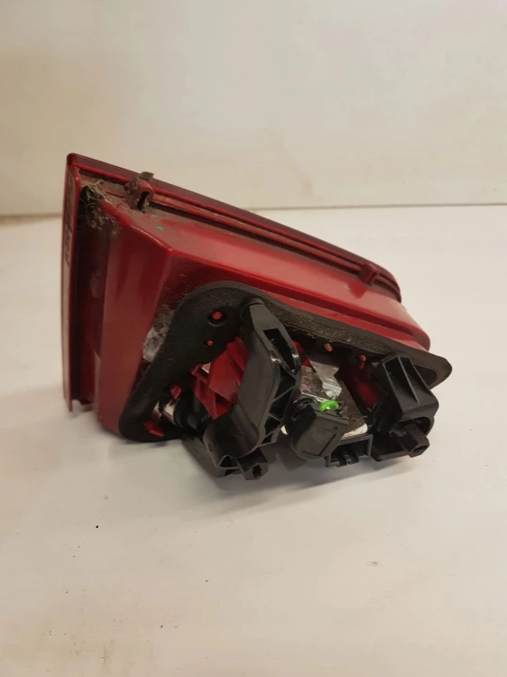LAMPA PRAWY TYŁ Z KLAPY AUDI A5 COUPE 8T0945094A