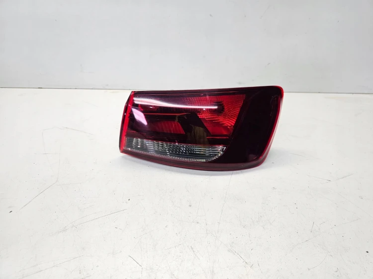LAMPA PRAWY TYŁ W BŁOTNIK AUDI A3 8V SEDAN CABRIO 8V5945096