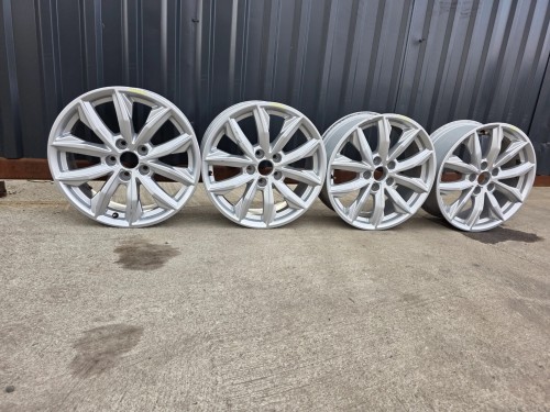 FELGA FELGI KOMPLET AUDI A4 A5 Q5 7.0J R17 ET34 80A601025J 10/26 !!!