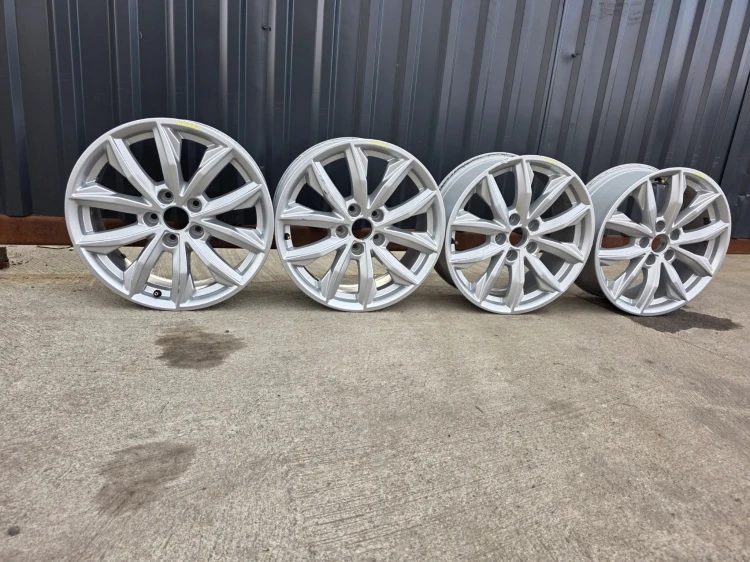 FELGA FELGI KOMPLET AUDI A4 A5 Q5 7.0J R17 ET34 80A601025J 10/26 !!!