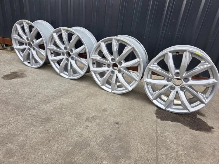 FELGA FELGI KOMPLET AUDI A4 A5 Q5 7.0J R17 ET34 80A601025J 10/26 !!!