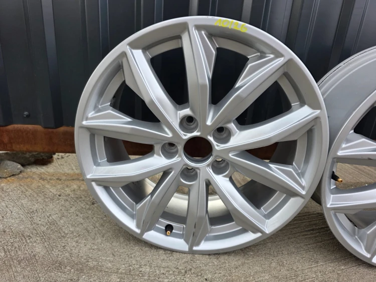 FELGA FELGI KOMPLET AUDI A4 A5 Q5 7.0J R17 ET34 80A601025J 10/26 !!!