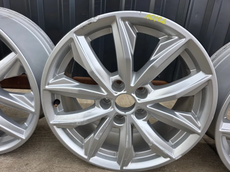FELGA FELGI KOMPLET AUDI A4 A5 Q5 7.0J R17 ET34 80A601025J 10/26 !!!