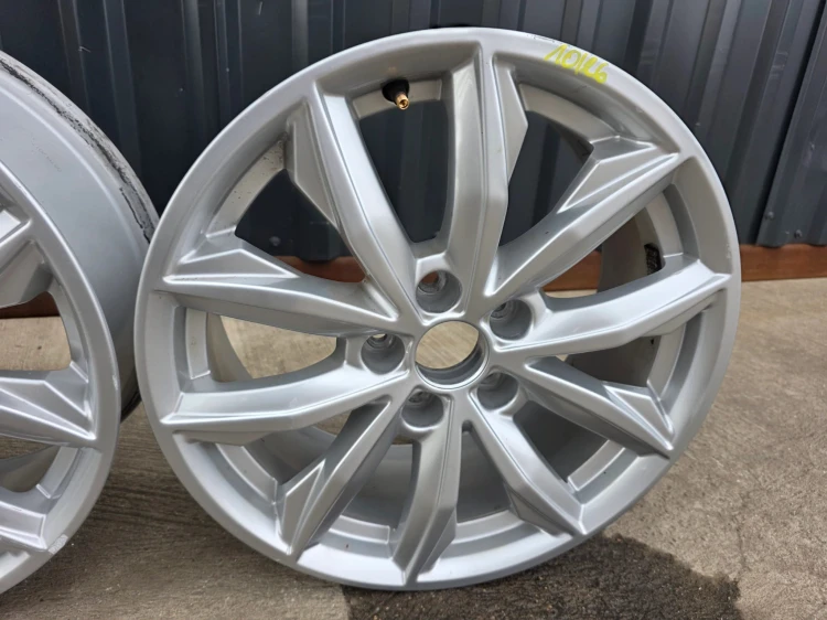 FELGA FELGI KOMPLET AUDI A4 A5 Q5 7.0J R17 ET34 80A601025J 10/26 !!!