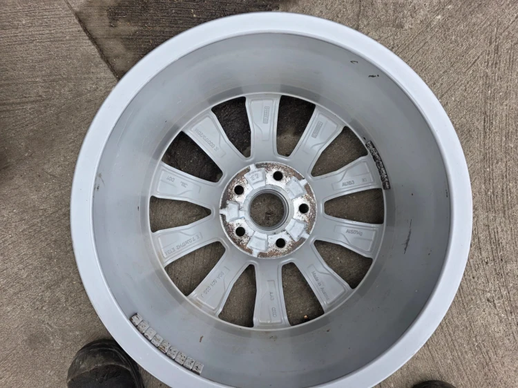 FELGA FELGI KOMPLET AUDI A4 A5 Q5 7.0J R17 ET34 80A601025J 10/26 !!!