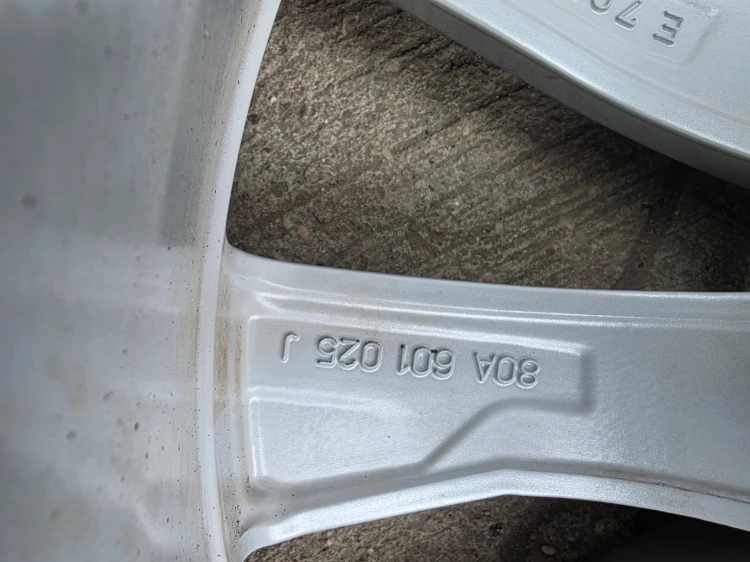 FELGA FELGI KOMPLET AUDI A4 A5 Q5 7.0J R17 ET34 80A601025J 10/26 !!!