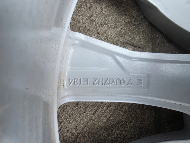 FELGA FELGI KOMPLET AUDI A4 A5 Q5 7.0J R17 ET34 80A601025J 10/26 !!!