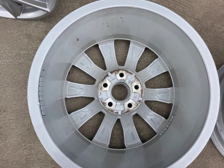 FELGA FELGI KOMPLET AUDI A4 A5 Q5 7.0J R17 ET34 80A601025J 10/26 !!!