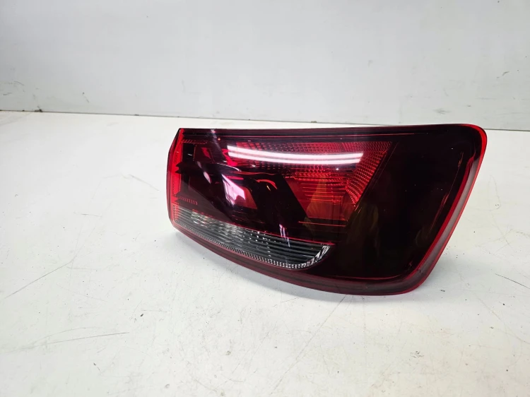 LAMPA PRAWY TYŁ W BŁOTNIK AUDI A3 8V SEDAN CABRIO 8V5945096