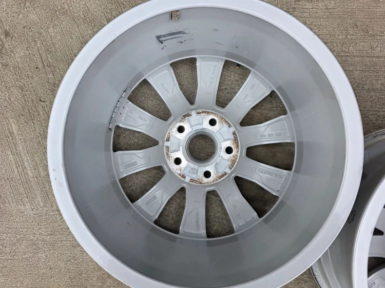 FELGA FELGI KOMPLET AUDI A4 A5 Q5 7.0J R17 ET34 80A601025J 10/26 !!!