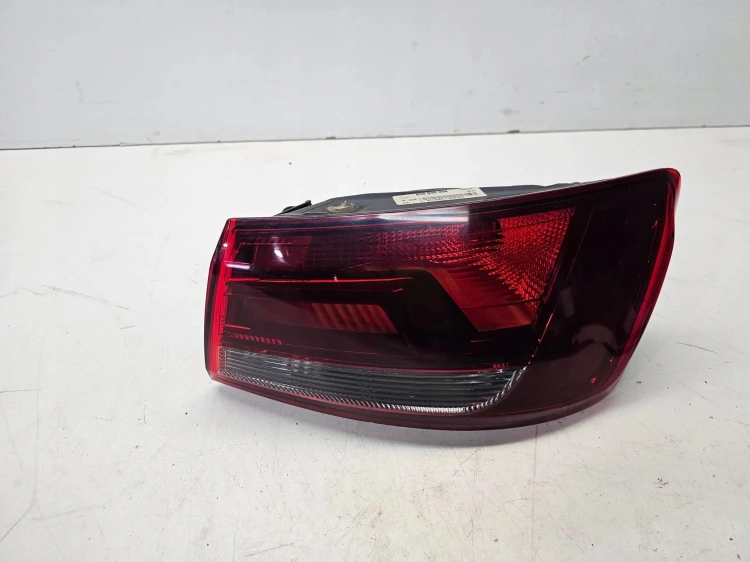 LAMPA PRAWY TYŁ W BŁOTNIK AUDI A3 8V SEDAN CABRIO 8V5945096