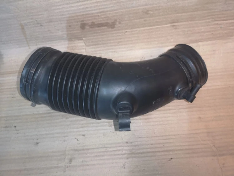 WĄŻ RURA POWIETRZA AUDI A4 B7 3.2 FSI 06E129627Q