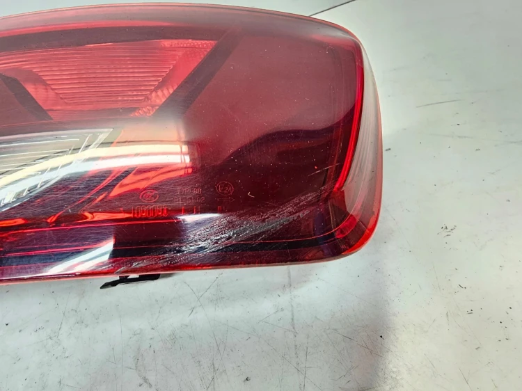 LAMPA PRAWY TYŁ W BŁOTNIK AUDI A3 8V SEDAN CABRIO 8V5945096