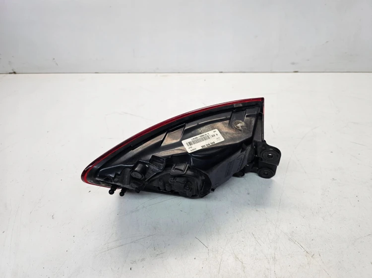 LAMPA PRAWY TYŁ W BŁOTNIK AUDI A3 8V SEDAN CABRIO 8V5945096