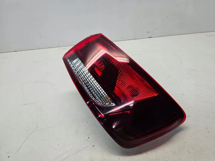 LAMPA PRAWY TYŁ W BŁOTNIK AUDI A3 8V SEDAN CABRIO 8V5945096