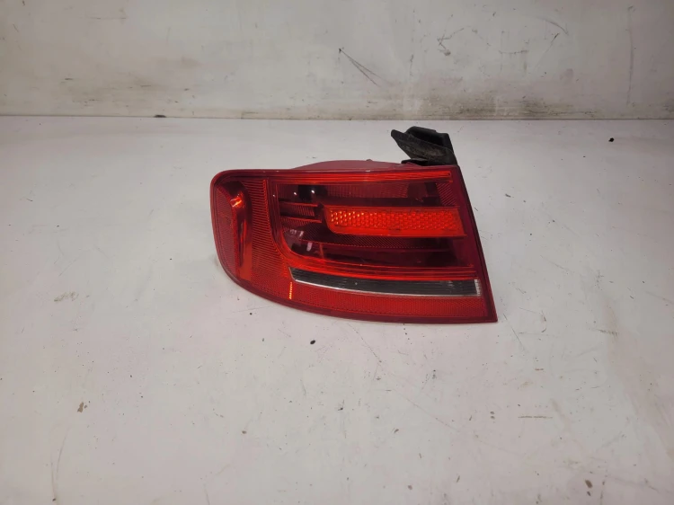 LAMPA LEWY TYŁ W BŁOTNIK AUDI A4 B8 8K5945095E