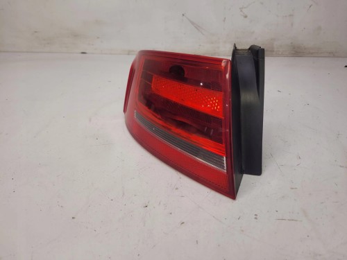 LAMPA LEWY TYŁ W BŁOTNIK AUDI A4 B8 8K5945095E