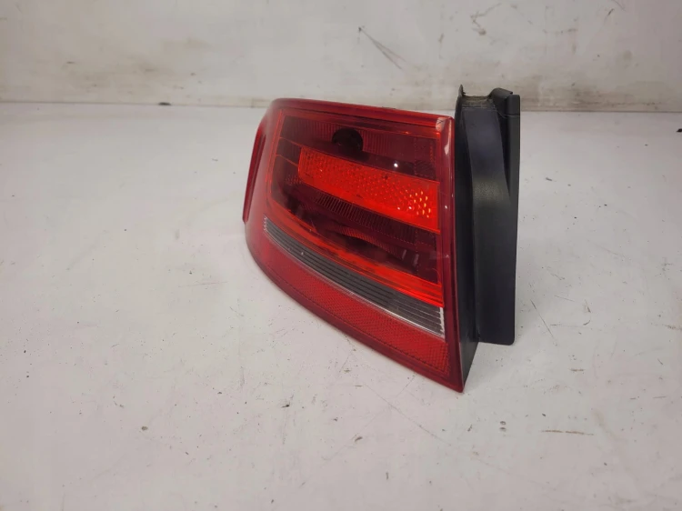 LAMPA LEWY TYŁ W BŁOTNIK AUDI A4 B8 8K5945095E